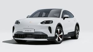 Vista exterior de Cayenne S Coupé Electric mostrando la parte delantera y el lado izquierdo del coche