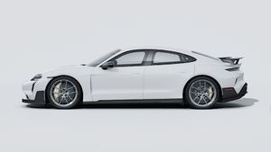 Vista exterior de Taycan Turbo GT with Weissach package mostrando el lado izquierdo del coche