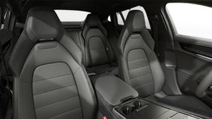 Interior view showing the front seats of Panamera 4 E-Hybrid