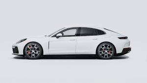 Exterior view of Panamera 4S E-Hybrid showing the left side of the car