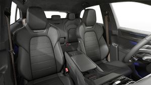 Vue intérieure montrant les sièges avant de Cayenne Turbo Electric