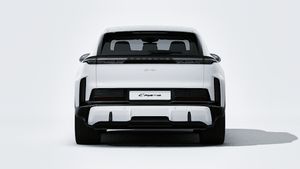 Vue extérieure de Cayenne Turbo Electric montrant l'arrière de la voiture