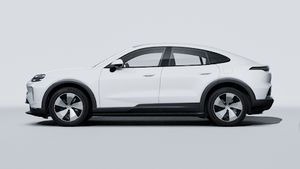 Vue extérieure de Cayenne Coupé Electric montrant le côté gauche de la voiture