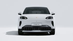 Vue extérieure de Cayenne S Coupé Electric montrant l'avant de la voiture
