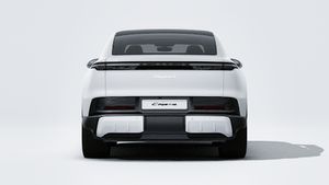 Vue extérieure de Cayenne S Coupé Electric montrant l'arrière de la voiture