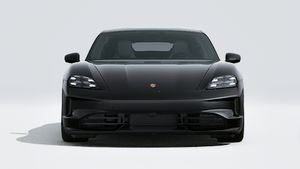 Vue extérieure de Taycan 4S Black Edition montrant l'avant de la voiture