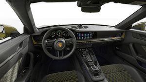 Direksiyon simidi ve gösterge panelini gösteren iç görünüm 911 Spirit 70