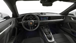 Direksiyon simidi ve gösterge panelini gösteren iç görünüm 911 Carrera 4S
