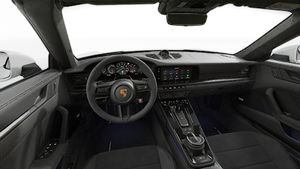 Direksiyon simidi ve gösterge panelini gösteren iç görünüm 911 Carrera 4 GTS Cabriolet