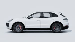 Cayenne GTS adresinin aracın sol tarafını gösteren dış görünümü