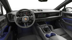 Direksiyon simidi ve gösterge panelini gösteren iç görünüm Cayenne S E-Hybrid Black Edition
