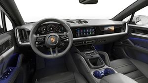 Direksiyon simidi ve gösterge panelini gösteren iç görünüm Cayenne Coupé