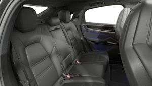 İç görünüm Cayenne Coupé Black Edition