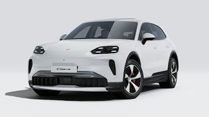 Cayenne S Electric adresinin aracın ön ve sol tarafını gösteren dış görünümü
