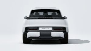 Cayenne S Electric adresinin aracın arkasını gösteren dış görünümü