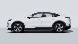Cayenne S Coupé Electric adresinin aracın sol tarafını gösteren dış görünümü