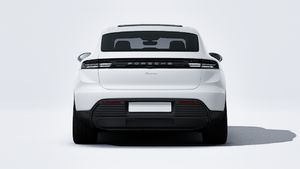 Macan adresinin aracın arkasını gösteren dış görünümü