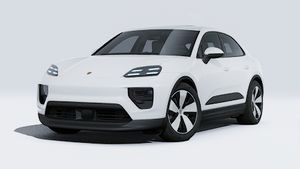 Macan 4 adresinin aracın ön ve sol tarafını gösteren dış görünümü