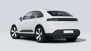 Macan 4 adresinin aracın arka ve sol tarafını gösteren dış görünümü