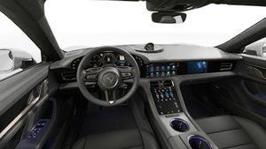 Direksiyon simidi ve gösterge panelini gösteren iç görünüm Taycan Turbo S
