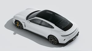 Taycan Turbo S adresinin yukarıdan görülen dış görünümü