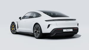 Taycan Turbo S adresinin aracın arka ve sol tarafını gösteren dış görünümü