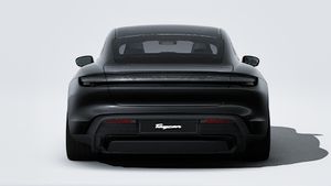 Taycan Black Edition adresinin aracın arkasını gösteren dış görünümü