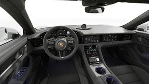 Direksiyon simidi ve gösterge panelini gösteren iç görünüm Taycan GTS Sport Turismo