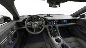 Direksiyon simidi ve gösterge panelini gösteren iç görünüm Taycan 4S Sport Turismo Black Edition