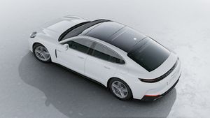 Panamera 4 E-Hybrid adresinin yukarıdan görülen dış görünümü
