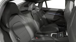 İç görünüm Panamera 4S E-Hybrid