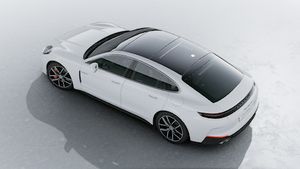 Panamera 4S E-Hybrid adresinin yukarıdan görülen dış görünümü