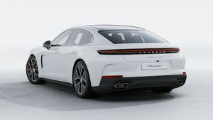 Panamera 4S E-Hybrid adresinin aracın arka ve sol tarafını gösteren dış görünümü