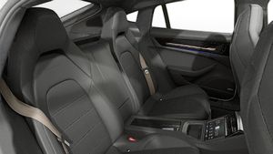 İç görünüm Panamera Turbo E-Hybrid