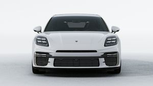 Panamera Turbo S E-Hybrid Executive adresinin aracın ön tarafını gösteren dış görünümü