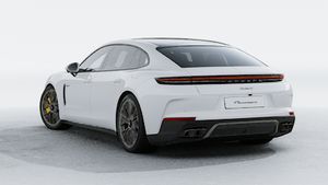 Panamera Turbo S E-Hybrid Executive adresinin aracın arka ve sol tarafını gösteren dış görünümü
