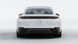 Panamera Turbo S E-Hybrid Executive adresinin aracın arkasını gösteren dış görünümü