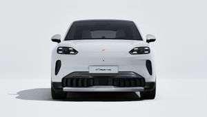 Exterior view of Cayenne S Coupé Electric showing the front of the car