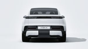Exterior view of Cayenne S Coupé Electric showing the rear of the car