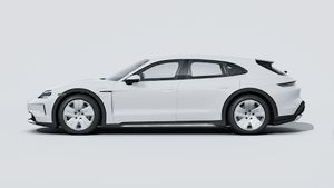Exterior view of Taycan 4 Cross Turismo showing the left side of the car