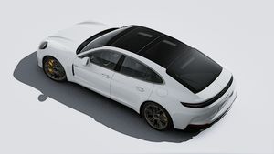 Exterior view of Panamera Turbo S E-Hybrid seen from above