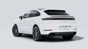 Cayenne Coupé Black Edition的外部視圖顯示汽車的後部和左側