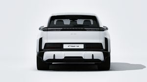 顯示汽車後部的Cayenne Turbo Electric的外部視圖