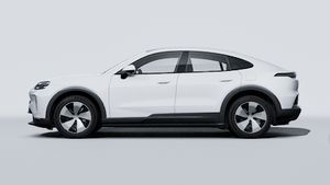 Cayenne Coupé Electric的外部視圖顯示汽車的左側