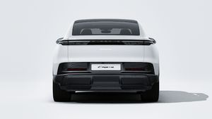 顯示汽車後部的Cayenne Coupé Electric的外部視圖