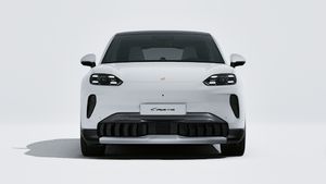 顯示汽車前部的Cayenne S Coupé Electric的外部視圖