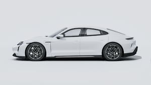 Taycan Turbo的外部視圖顯示汽車的左側