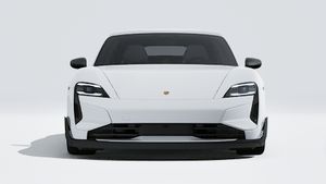 顯示汽車前部的Taycan Turbo GT的外部視圖