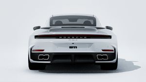 Зовнішній вигляд 911 Turbo S із зображенням задньої частини автомобіля