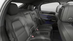 Внутрішній вигляд інтер'єру Cayenne E-Hybrid Coupé Black Edition